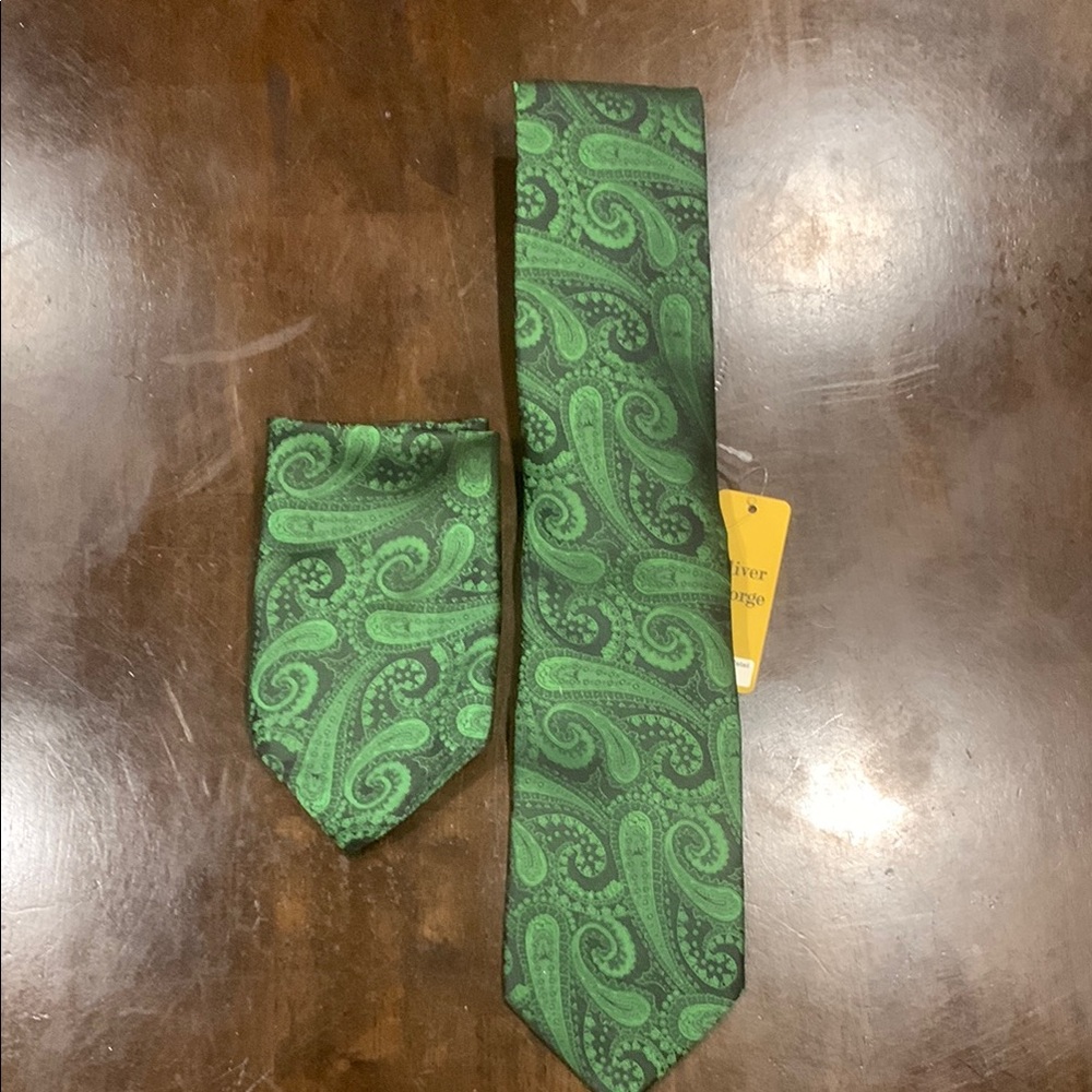 Green Paisley Men's Tie and Pocket Square Set